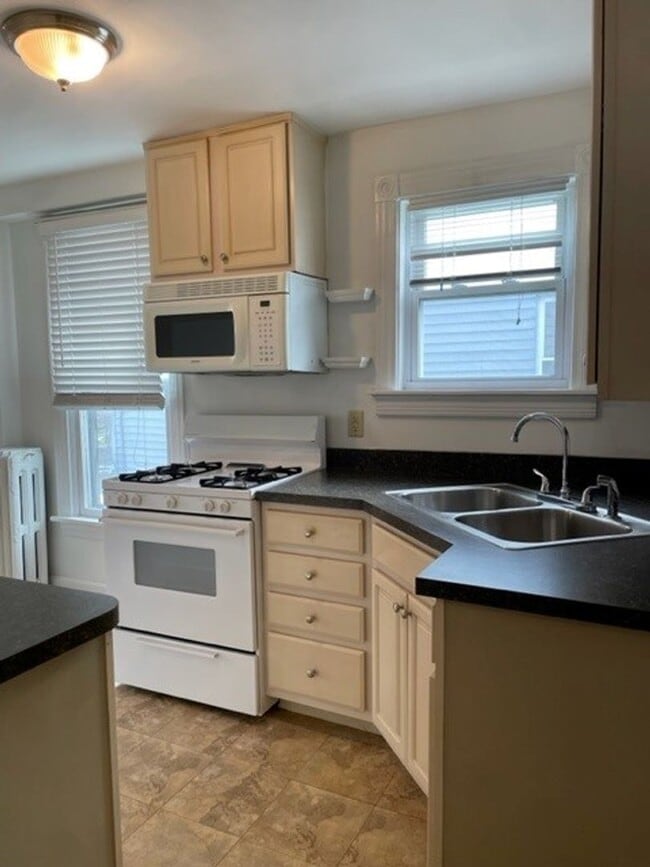 Building Photo - 316 Geary Ave