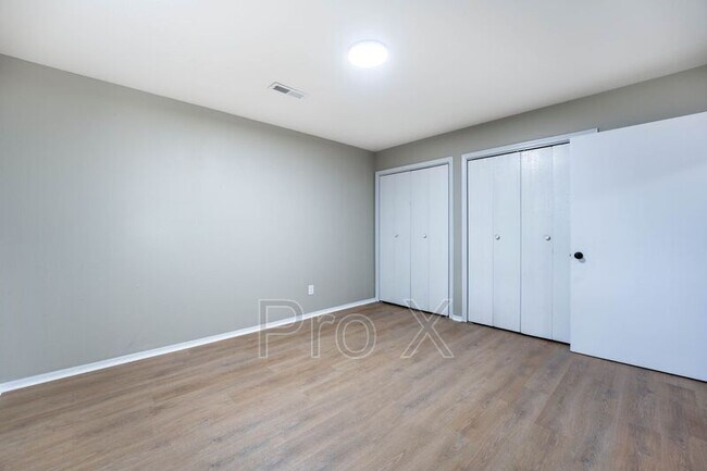 Foto del edificio - 1702 S Powell St