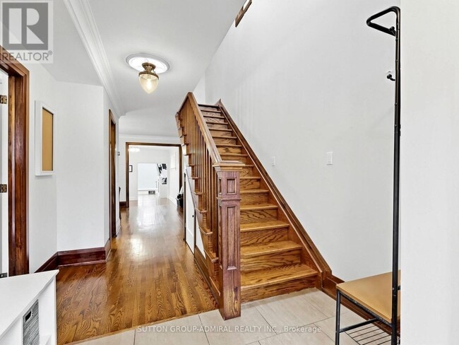 Building Photo - 329 Melrose Ave