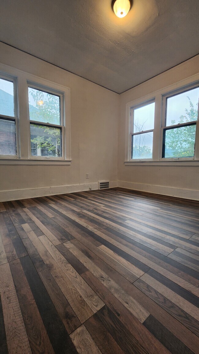 Building Photo - 2275 Clairmount St