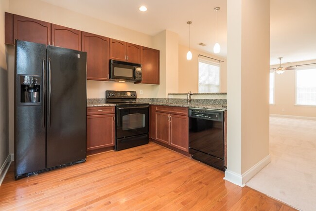 Building Photo - Beautiful 2 bedroom townhome in Matthews