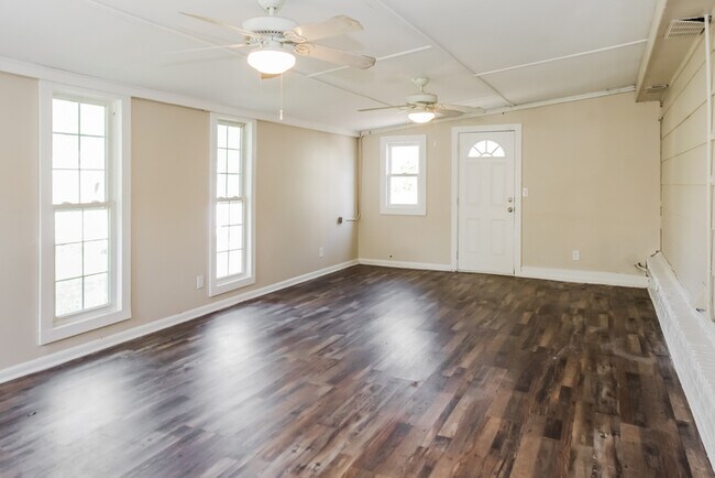 Building Photo - 3205 Buttrey Dr NW