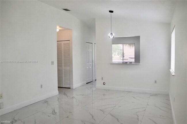 Foto del edificio - 3 br, 2 bath House - 631 NW 79th Ter Apt 204