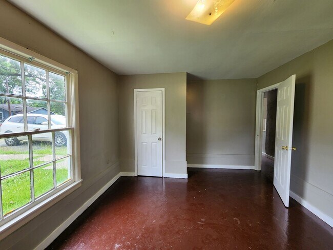 Building Photo - 1742 Vivian Street, Shreveport, LA  71108