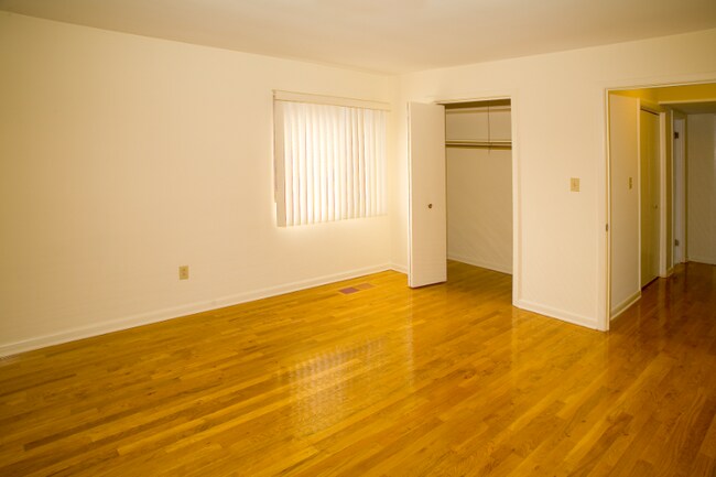 Foto del edificio - 3351 Warrensville Center Rd