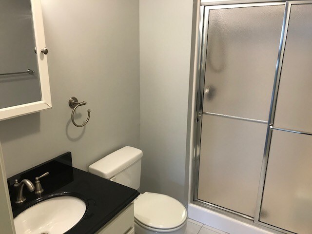 Baño de invitados - 79 Waite Street Extension
