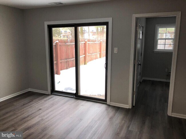 Foto del edificio - 526 Barrington Ct