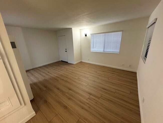 Foto del edificio - Remodeled 1 Bedroom + 1 Bath – West Ventura