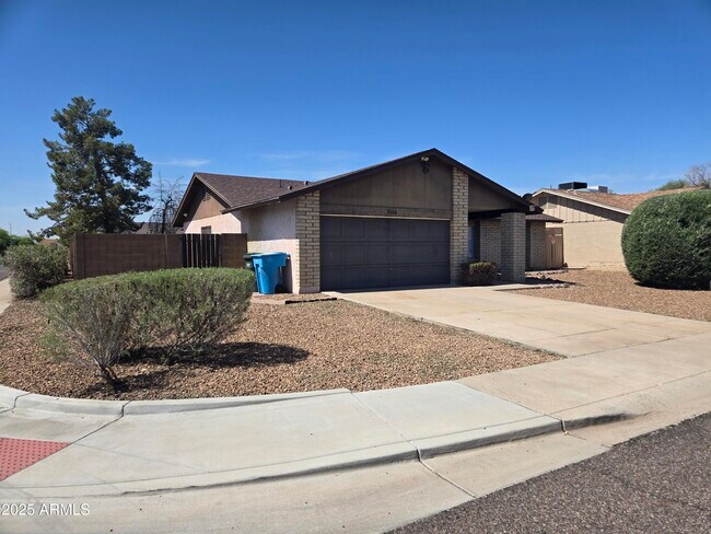 Building Photo - 3149 W Hartford Dr