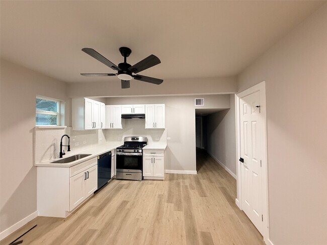 Foto del edificio - 5238 Pease St