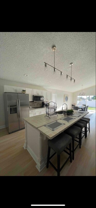 Foto del edificio - 413 Woodlark Dr