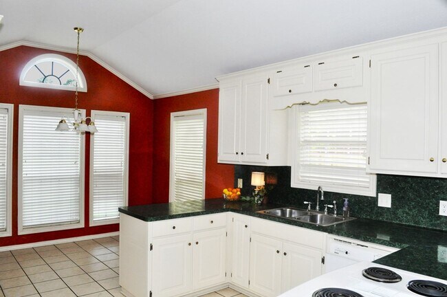 Foto del edificio - 3 Bed 2 bath Ashcreek Circle