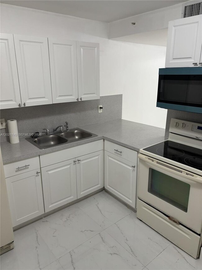 Foto del edificio - 2145 NW 19th Terrace