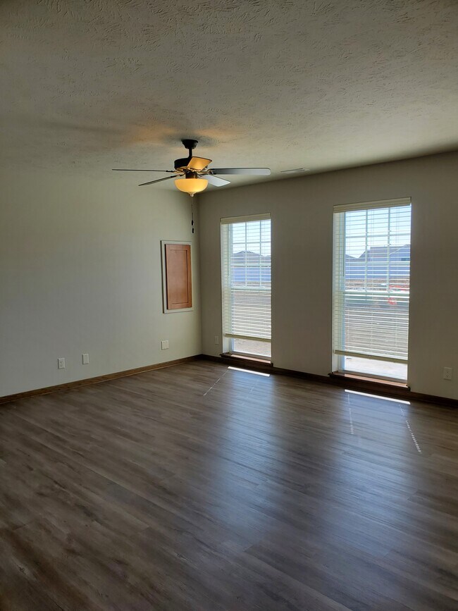 Living Room - 853 W Desert Vis