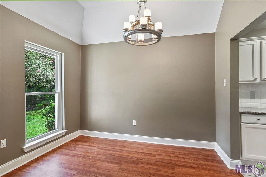 Foto del edificio - 17457 Deer Lake Ave