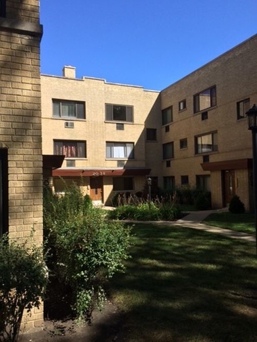 2038 W Jarvis Ave, Chicago, IL 60645 - Apartment for Rent  