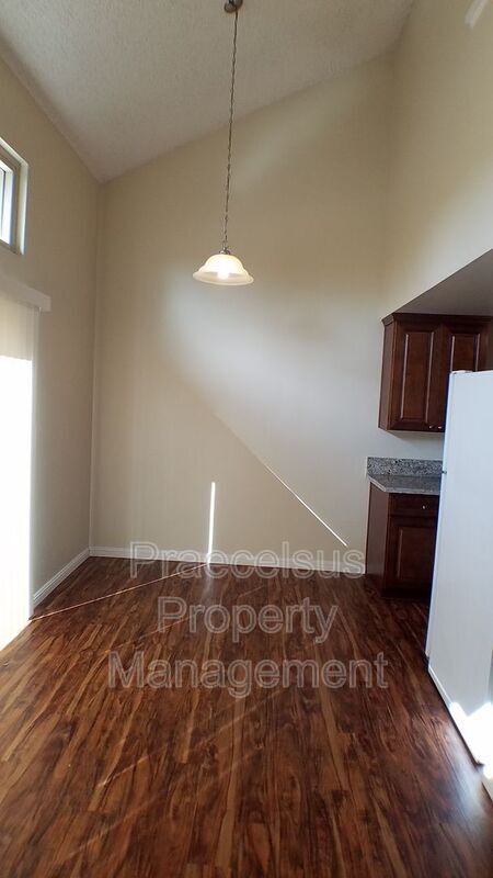 Building Photo - 1733 Hollister St