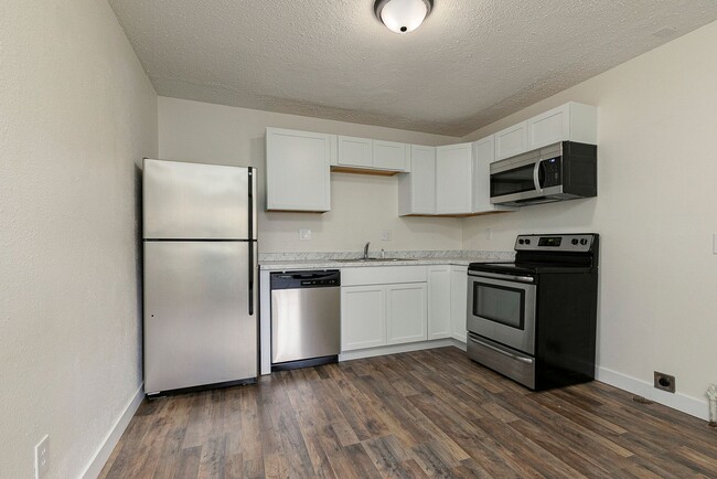 Building Photo - 1 Bedroom | 1 Bathroom | Apartment | Locat...