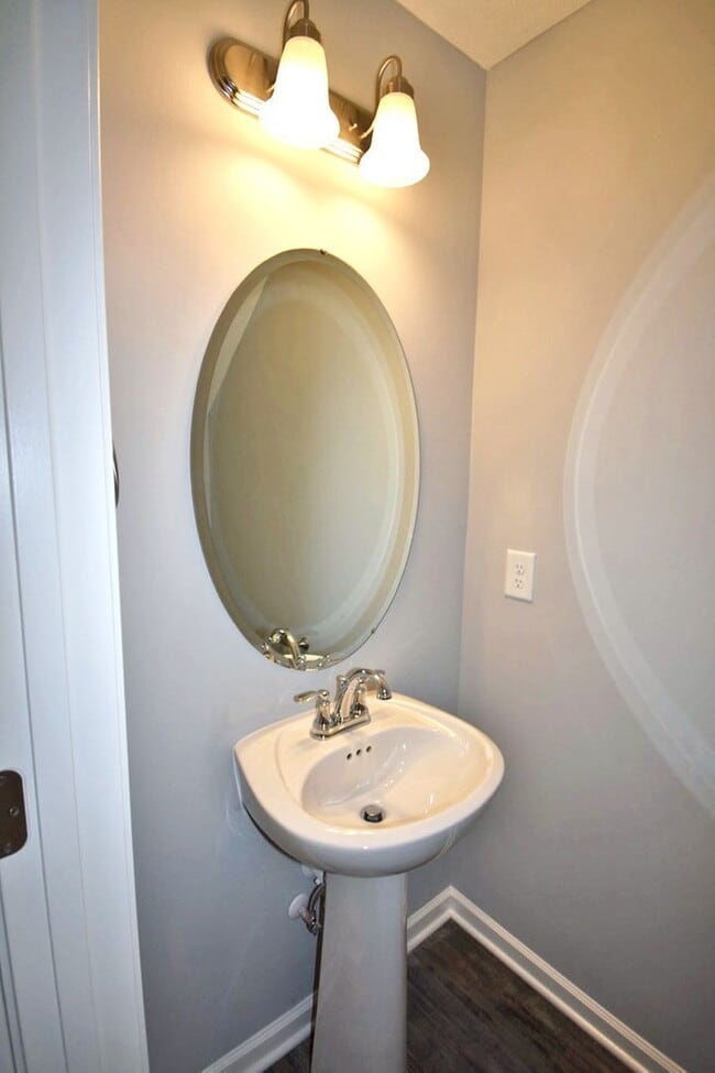 Building Photo - Wonderful 2BR/2.5BA Mboro townhome- 1 mile...