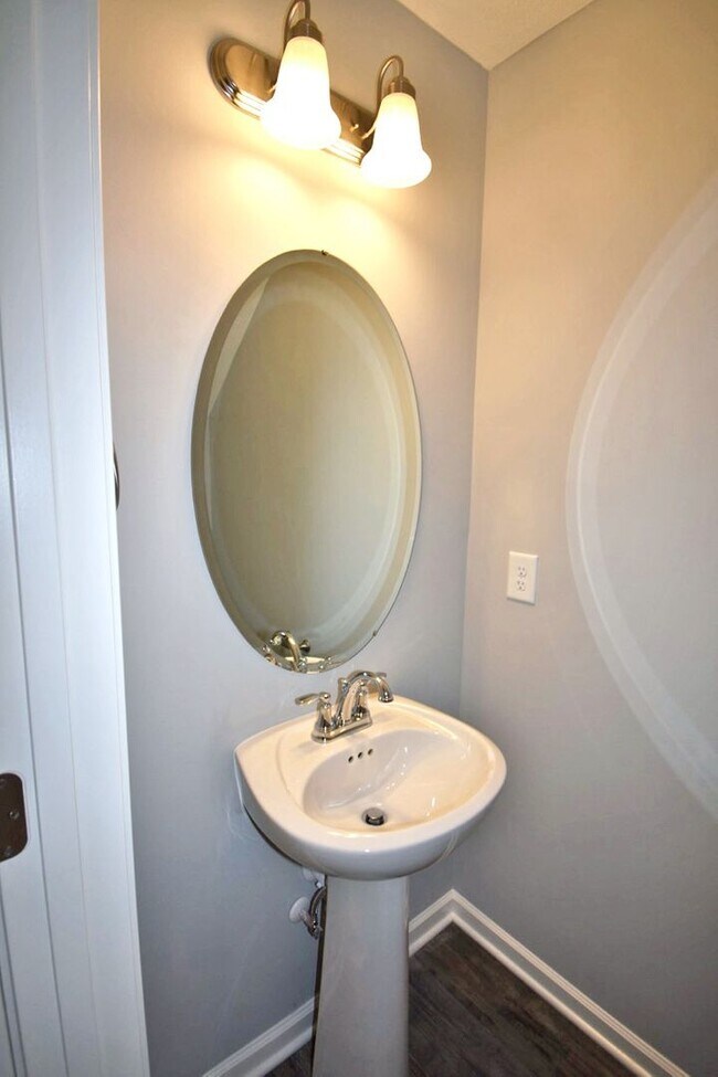 Foto del edificio - Wonderful 2BR/2.5BA Mboro townhome- 1 mile...