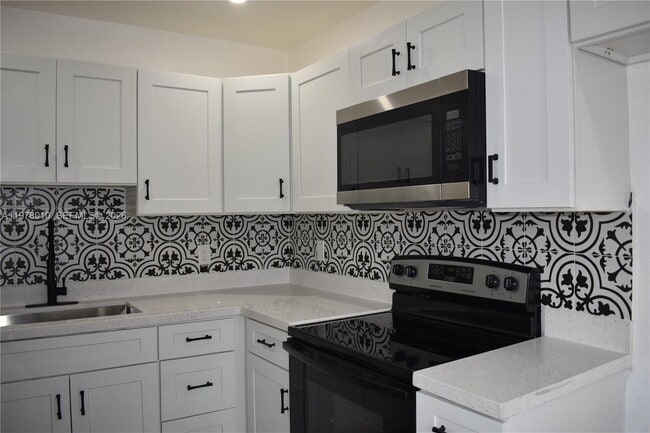 Foto del edificio - 900 NW 8th Ave