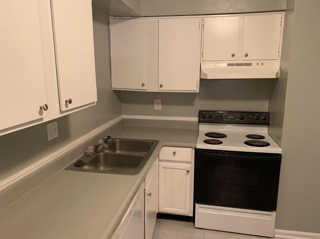 Foto del edificio - 384 Redding Rd