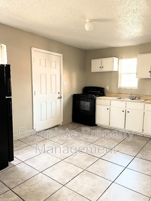 Foto del edificio - 824 42nd Pl N