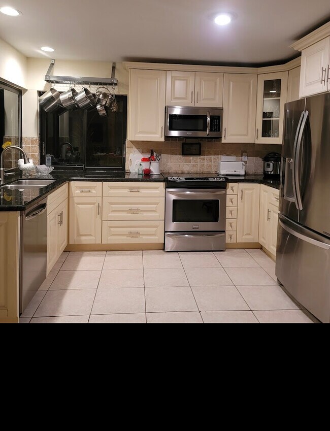 Building Photo - 420 NW 78th Ave