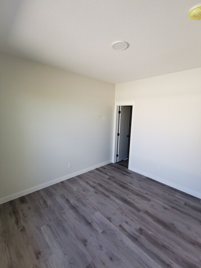 Building Photo - 8405-8108 108 St NW