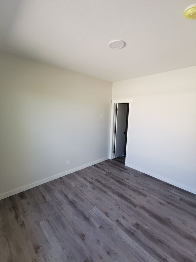 Building Photo - 8409-8108 108 St NW