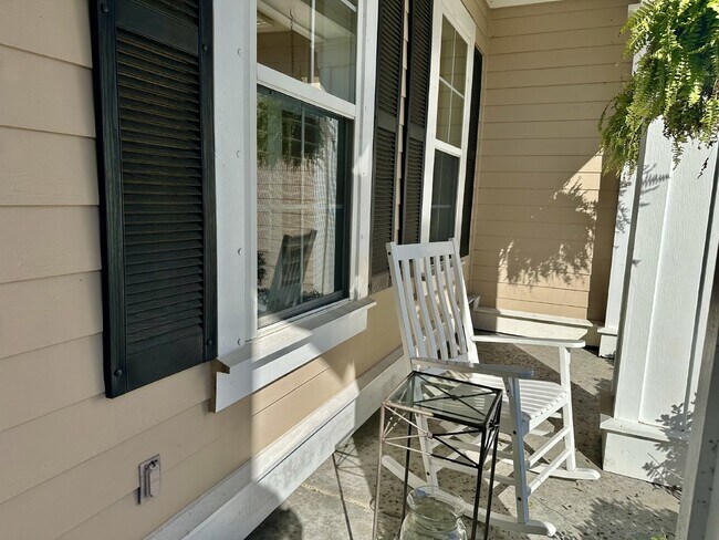 Foto del edificio - Beautifully Maintained Three Bedroom Home in the Exclusive Hampton Hall Gated Community!