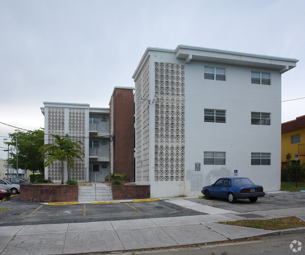 141 SW 14th Ave - Jj Apartments