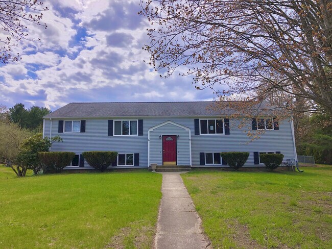 Foto del edificio - 8 Brookings Dr