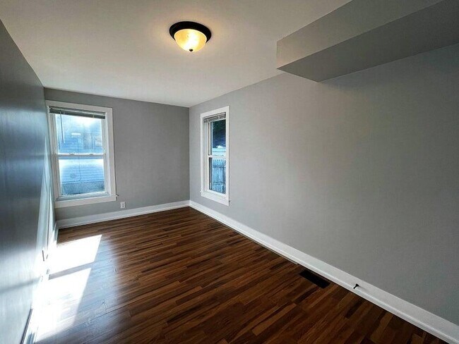 Foto del edificio - 212 E Washington St