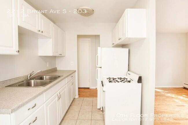 Building Photo - 2212 Bryant Ave S - 303 - 1 bed, 1 full bath