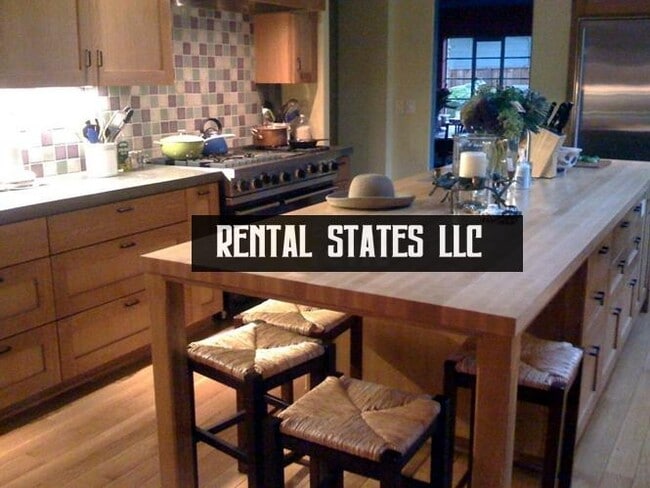 Building Photo - 4 bedroom in Palo Alto CA 94301