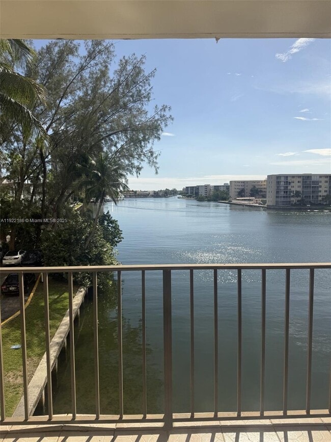 Foto del edificio - 18151 NE 31st Ct