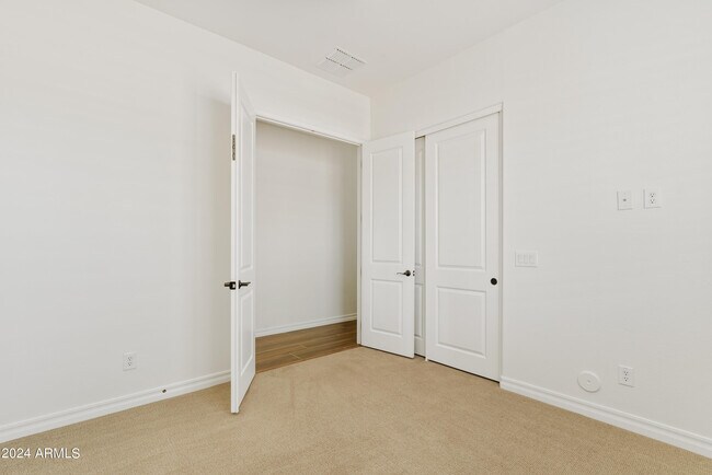 Building Photo - 4301 S Newport Pl