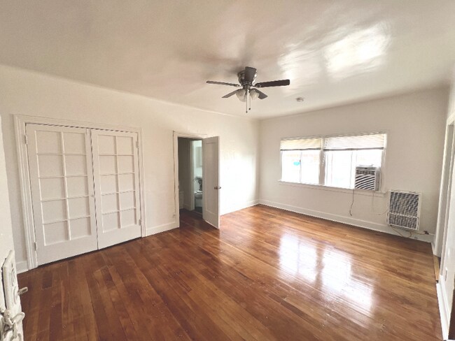 Foto del edificio - 1740 Winona Blvd