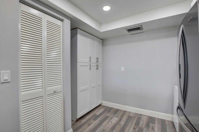 Building Photo - 2400 Presidential Way