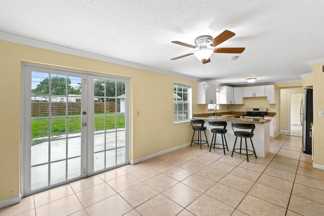 Foto del edificio - 814 Poplar Dr