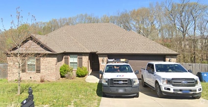 Building Photo - 2130 Hunter Dr