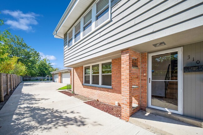 Building Photo - 310 Walker Ave