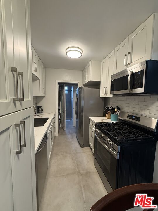 Building Photo - 2123 S Orange Dr
