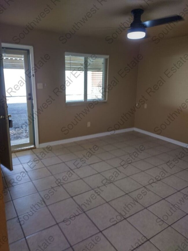 Building Photo - Nice 2 bed 1 bath apt in Portales - All Bills Paid!