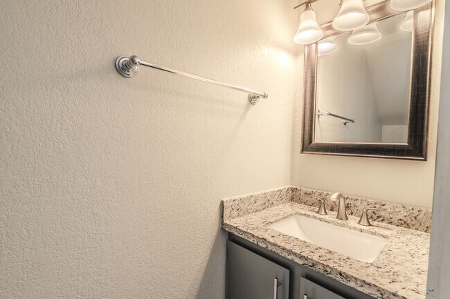 Foto del edificio - Open Concept Townhome with Balcony