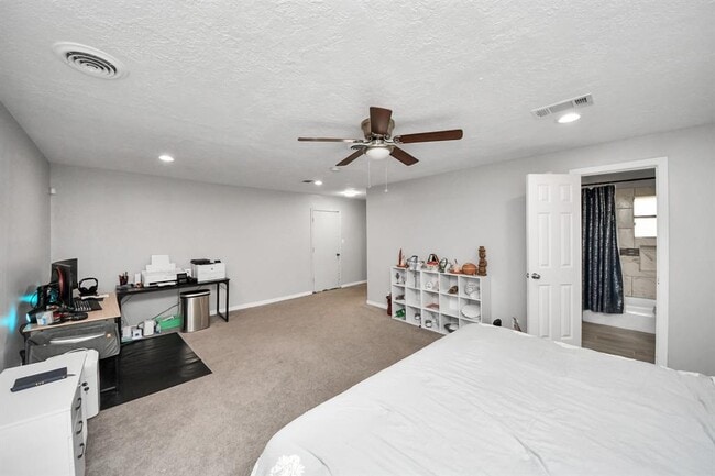 Foto del edificio - 2402 Bammel Timbers Ln