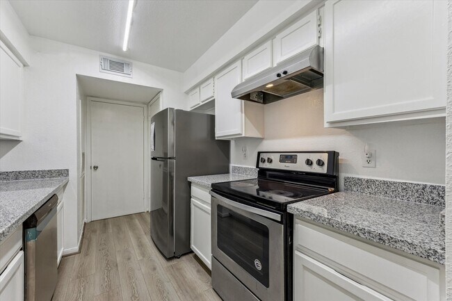 Foto del edificio - 6606 De Moss Dr