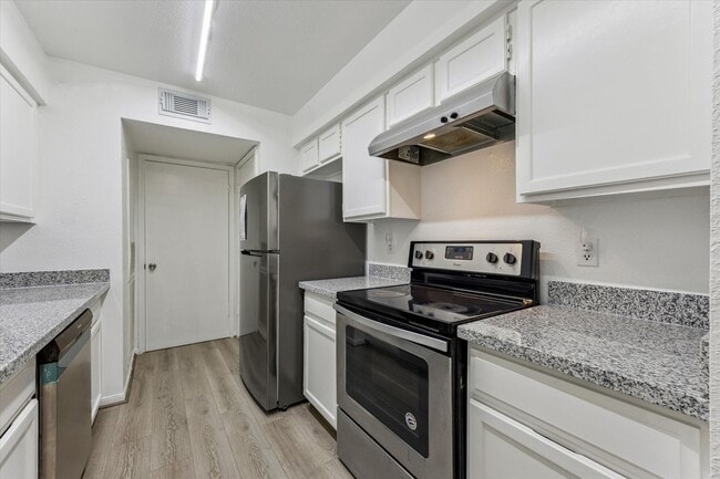 Building Photo - 6606 De Moss Dr