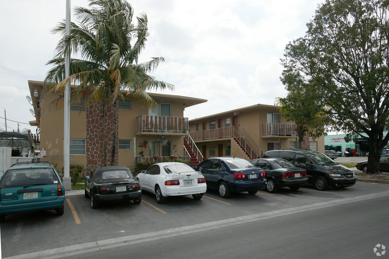 Building Photo - Chalet Apartments